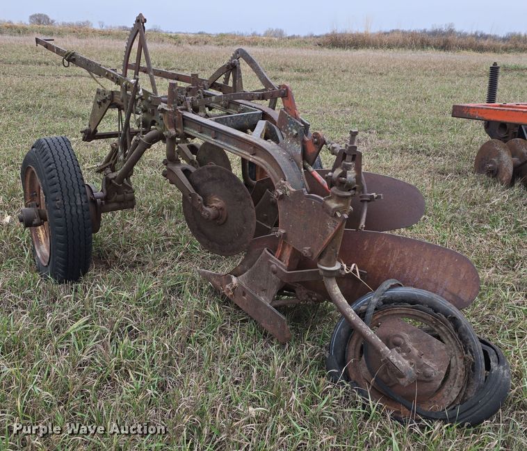 image for item DV0071 (3) International sickle mowers