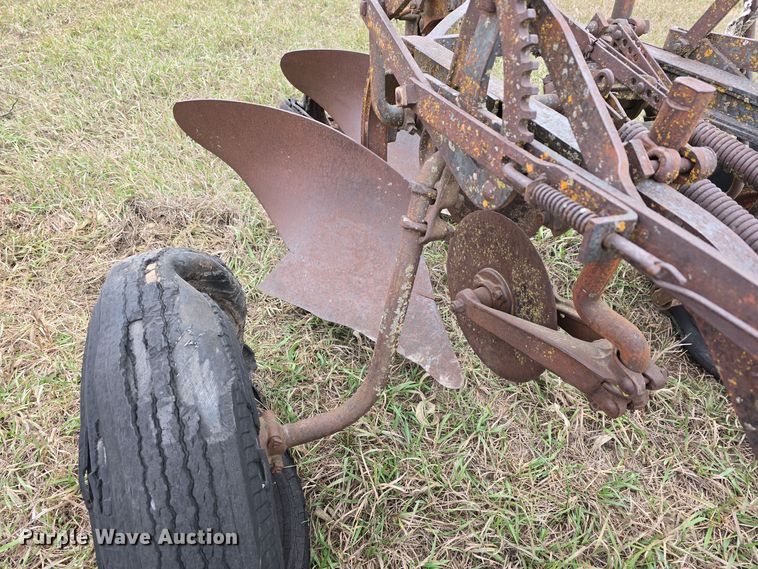 image for item DV0071 (3) International sickle mowers