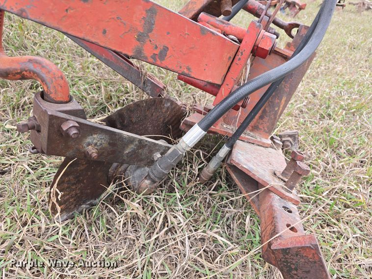 image for item DV0072 International 550 five bottom plow