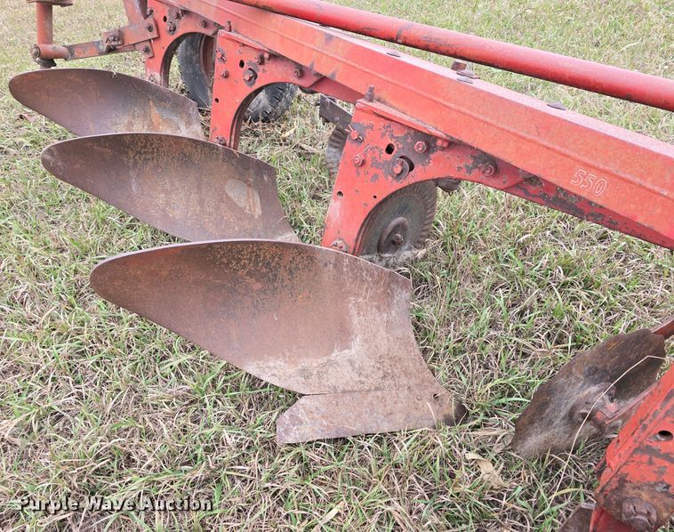 image for item DV0072 International 550 five bottom plow