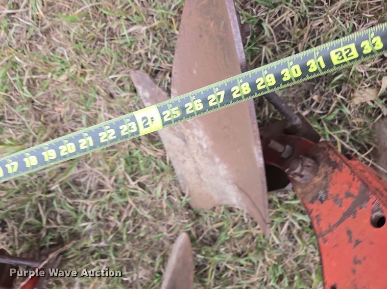 image for item DV0072 International 550 five bottom plow