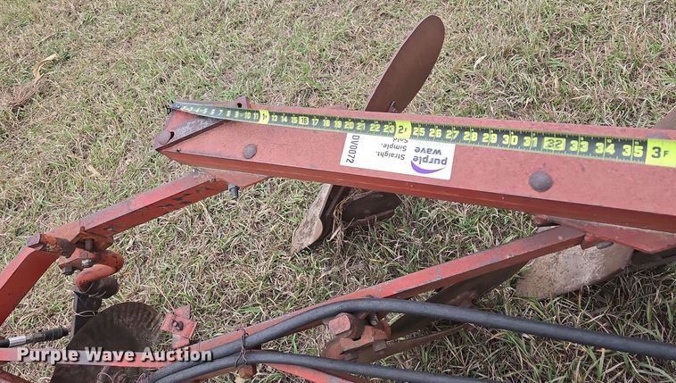 image for item DV0072 International 550 five bottom plow
