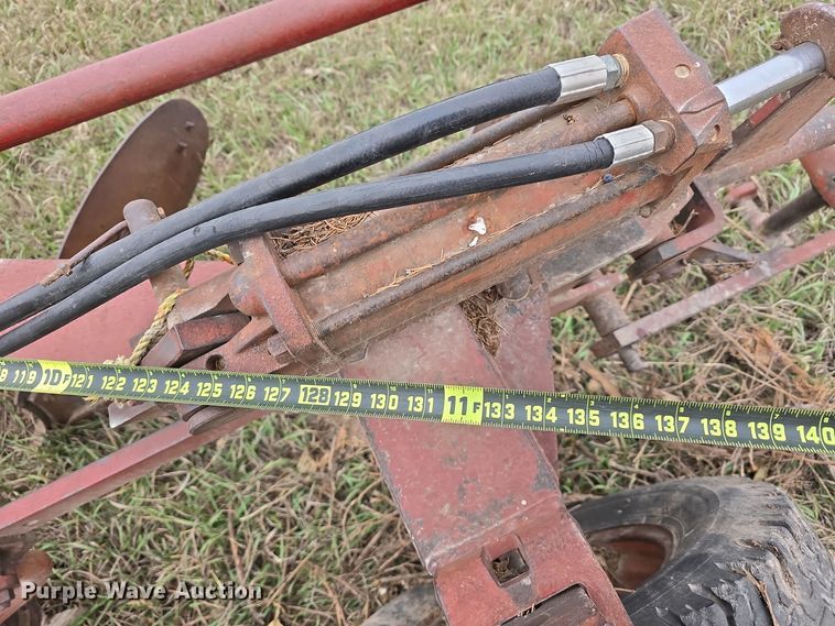 image for item DV0072 International 550 five bottom plow