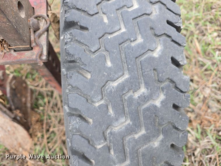 image for item DV0072 International 550 five bottom plow