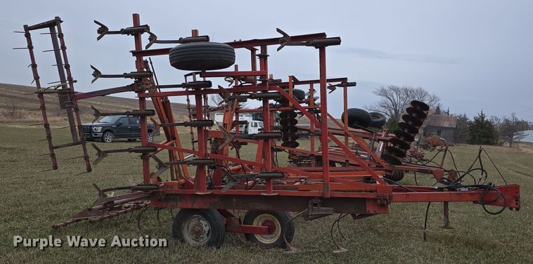 image for item DV0076 International 4500 Vibra Shank field cultivator