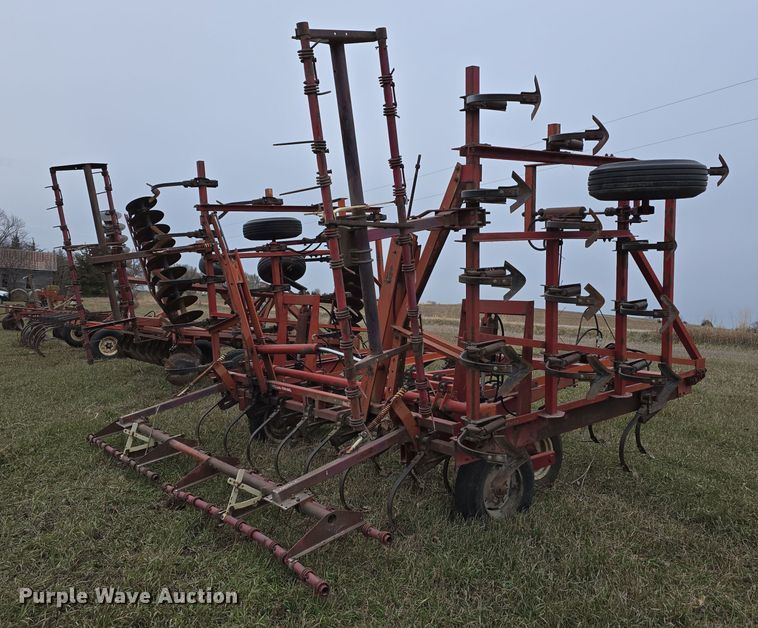 image for item DV0076 International 4500 Vibra Shank field cultivator