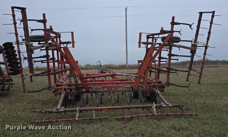 image for item DV0076 International 4500 Vibra Shank field cultivator