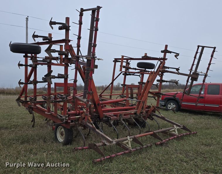 image for item DV0076 International 4500 Vibra Shank field cultivator