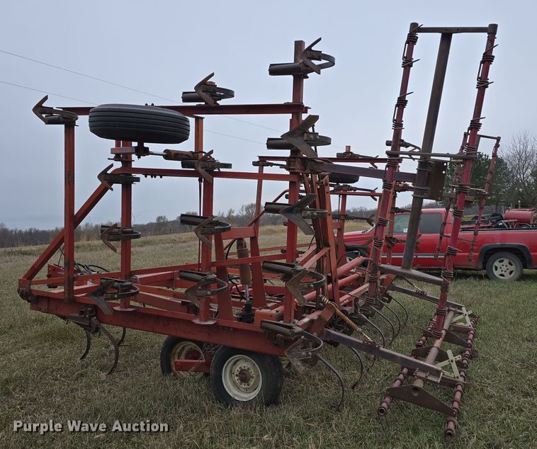image for item DV0076 International 4500 Vibra Shank field cultivator