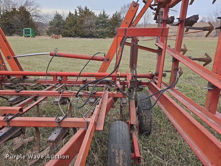image for item DV0076 International 4500 Vibra Shank field cultivator