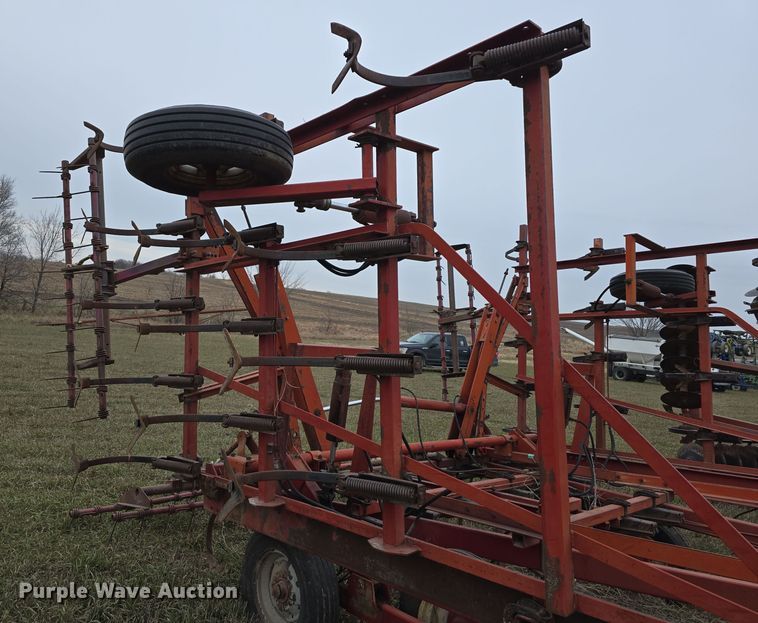 image for item DV0076 International 4500 Vibra Shank field cultivator