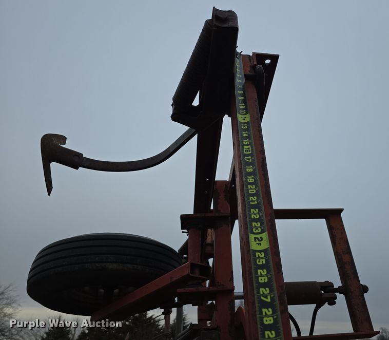 image for item DV0076 International 4500 Vibra Shank field cultivator