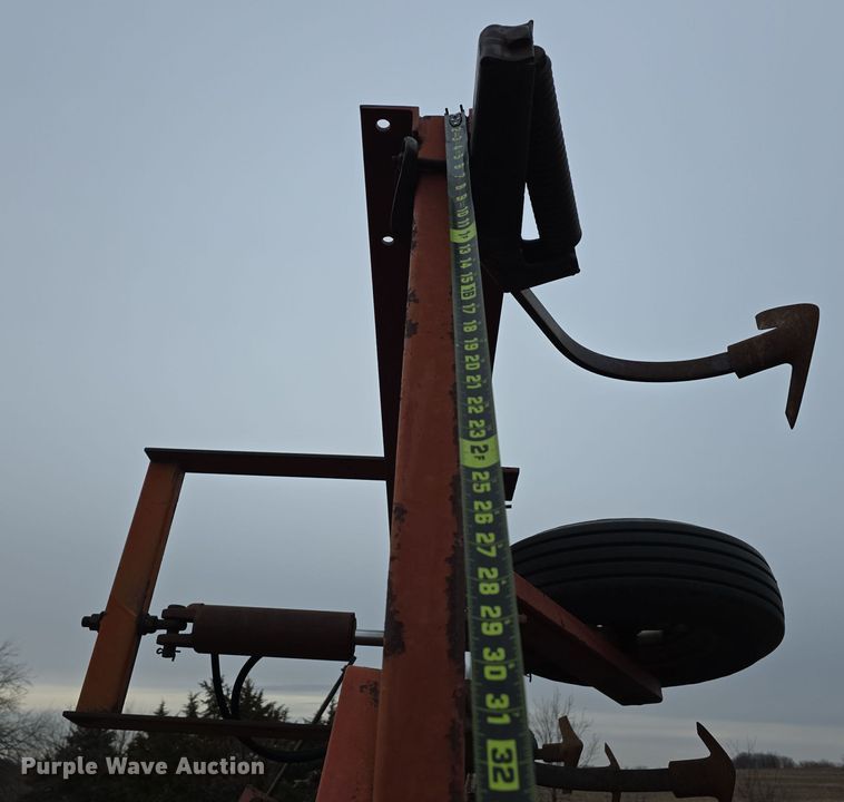 image for item DV0076 International 4500 Vibra Shank field cultivator