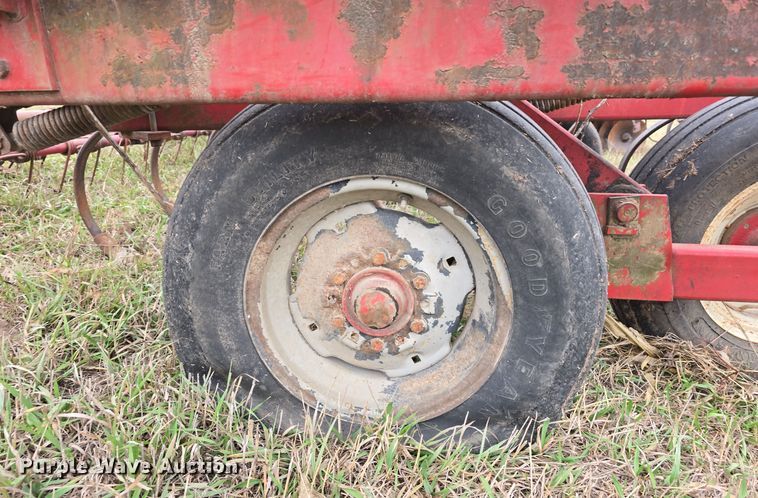 image for item DV0076 International 4500 Vibra Shank field cultivator