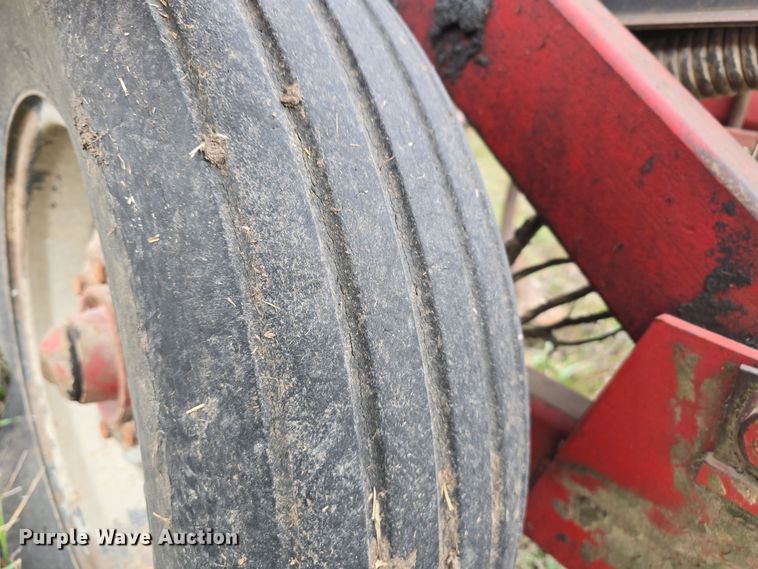 image for item DV0076 International 4500 Vibra Shank field cultivator