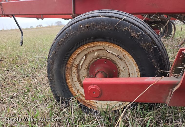 image for item DV0076 International 4500 Vibra Shank field cultivator