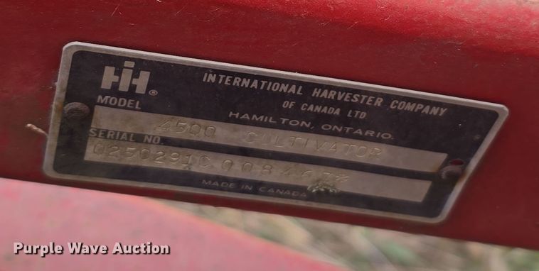 image for item DV0076 International 4500 Vibra Shank field cultivator