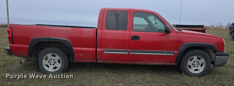 image for item DV0077 2005 Chevrolet Silverado 1500 Ext. Cab pickup truck