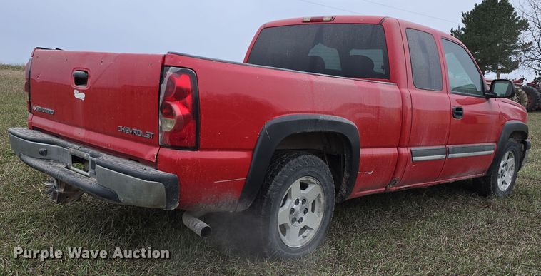 image for item DV0077 2005 Chevrolet Silverado 1500 Ext. Cab pickup truck