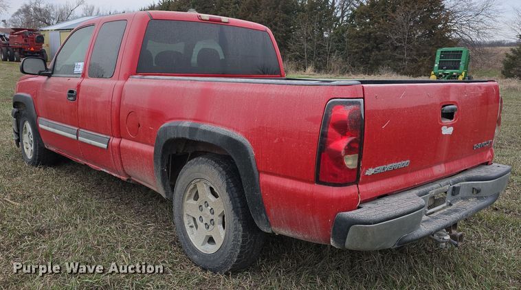 image for item DV0077 2005 Chevrolet Silverado 1500 Ext. Cab pickup truck