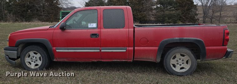 image for item DV0077 2005 Chevrolet Silverado 1500 Ext. Cab pickup truck