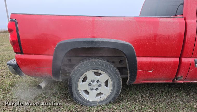 image for item DV0077 2005 Chevrolet Silverado 1500 Ext. Cab pickup truck