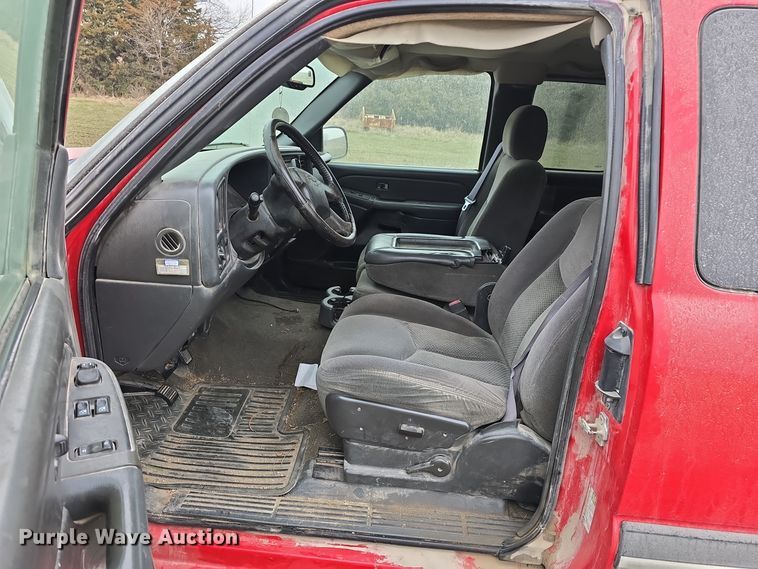 image for item DV0077 2005 Chevrolet Silverado 1500 Ext. Cab pickup truck