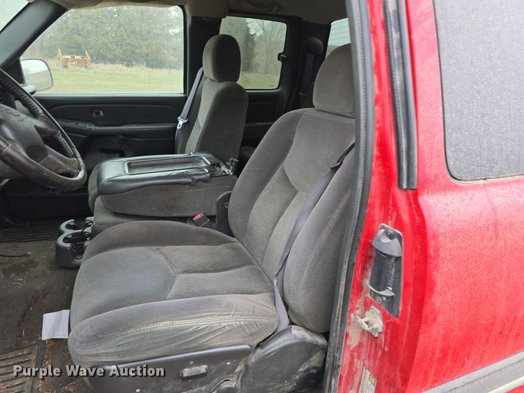 image for item DV0077 2005 Chevrolet Silverado 1500 Ext. Cab pickup truck