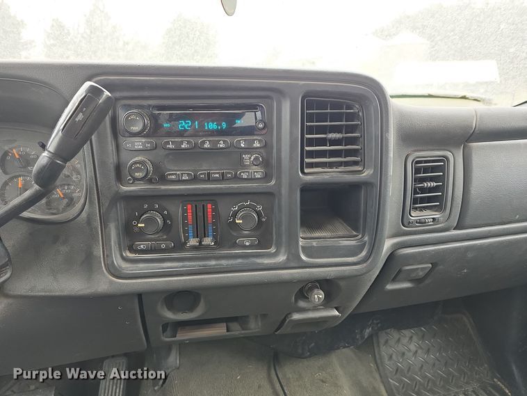 image for item DV0077 2005 Chevrolet Silverado 1500 Ext. Cab pickup truck