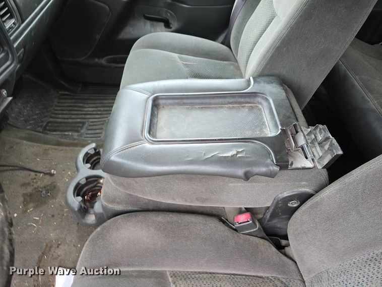 image for item DV0077 2005 Chevrolet Silverado 1500 Ext. Cab pickup truck