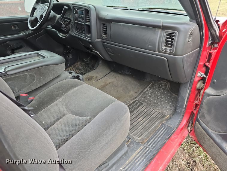 image for item DV0077 2005 Chevrolet Silverado 1500 Ext. Cab pickup truck