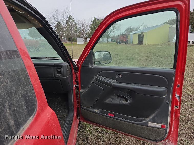 image for item DV0077 2005 Chevrolet Silverado 1500 Ext. Cab pickup truck