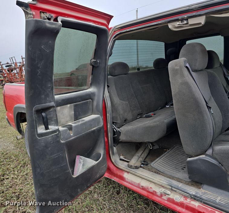 image for item DV0077 2005 Chevrolet Silverado 1500 Ext. Cab pickup truck