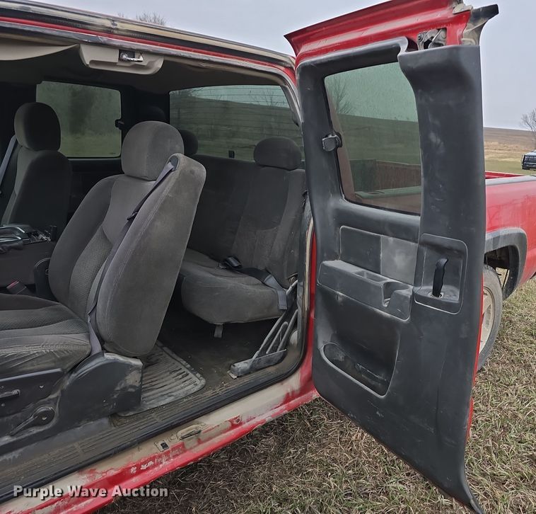 image for item DV0077 2005 Chevrolet Silverado 1500 Ext. Cab pickup truck