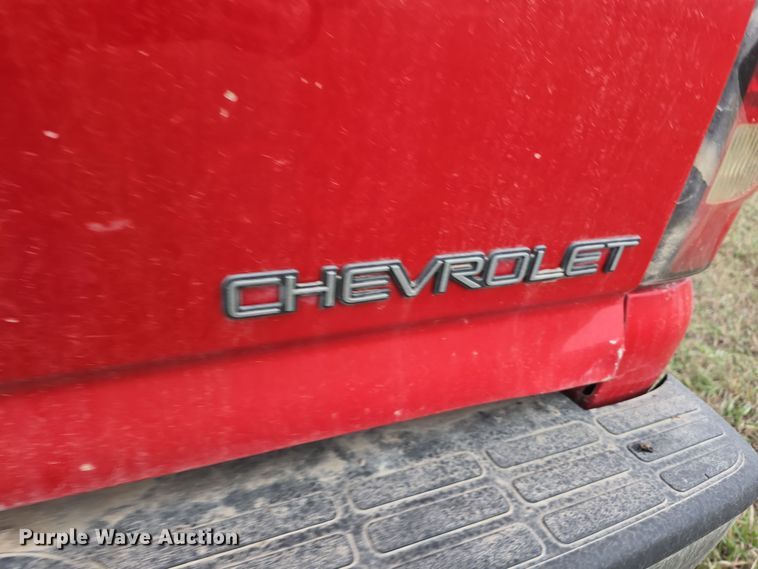 image for item DV0077 2005 Chevrolet Silverado 1500 Ext. Cab pickup truck