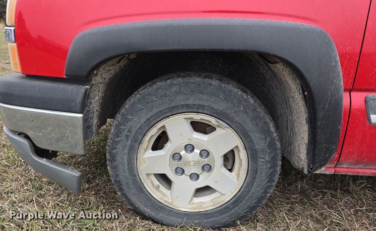 image for item DV0077 2005 Chevrolet Silverado 1500 Ext. Cab pickup truck