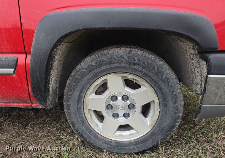 image for item DV0077 2005 Chevrolet Silverado 1500 Ext. Cab pickup truck