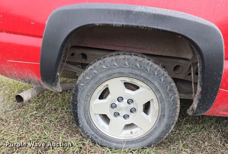 image for item DV0077 2005 Chevrolet Silverado 1500 Ext. Cab pickup truck