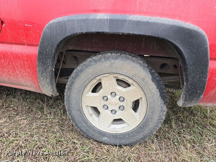 image for item DV0077 2005 Chevrolet Silverado 1500 Ext. Cab pickup truck