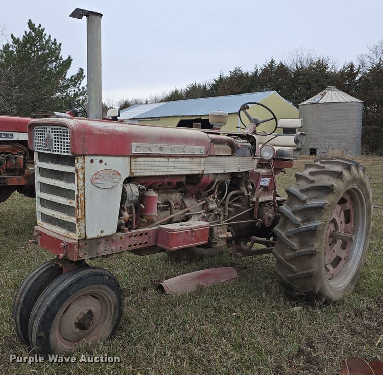 image for item DV0081 1960 International Harvester McCormick Farmall 460D tractor