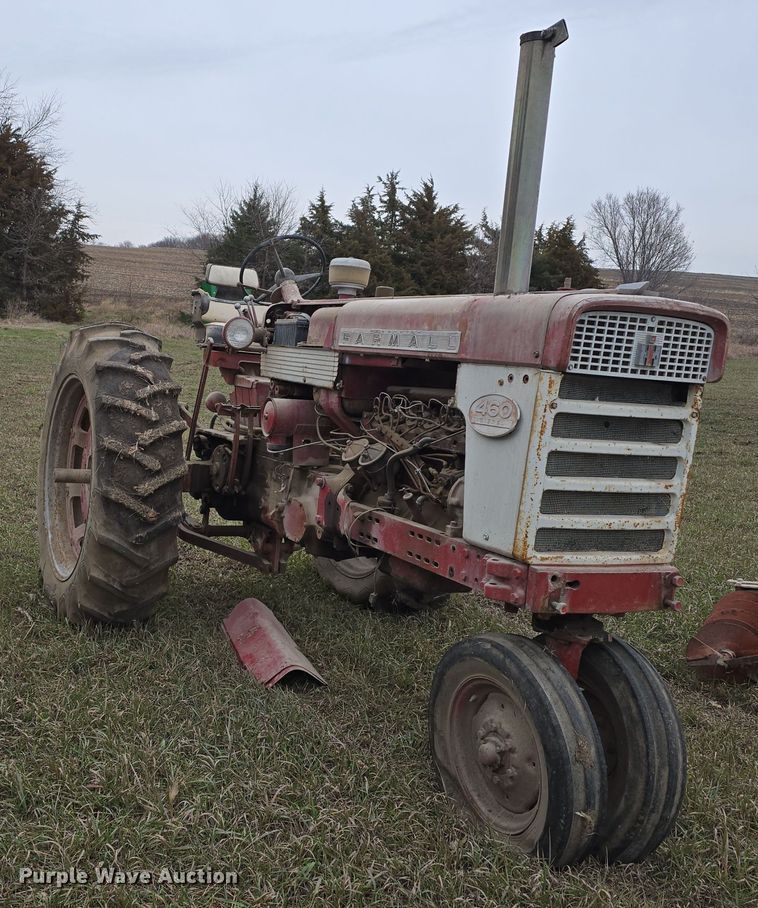image for item DV0081 1960 International Harvester McCormick Farmall 460D tractor