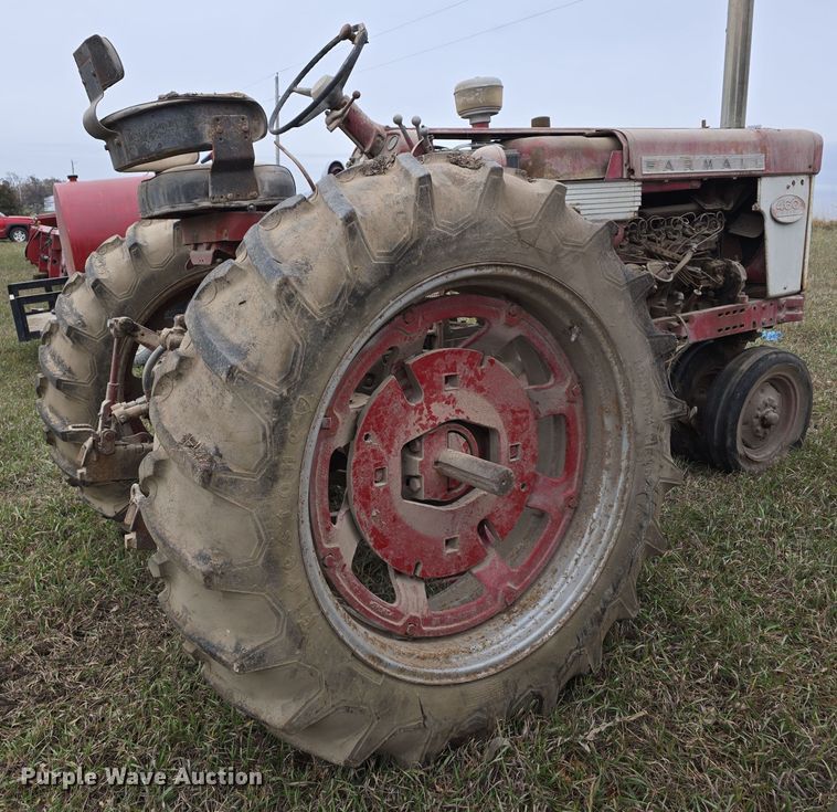 image for item DV0081 1960 International Harvester McCormick Farmall 460D tractor