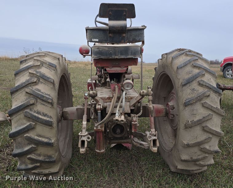image for item DV0081 1960 International Harvester McCormick Farmall 460D tractor