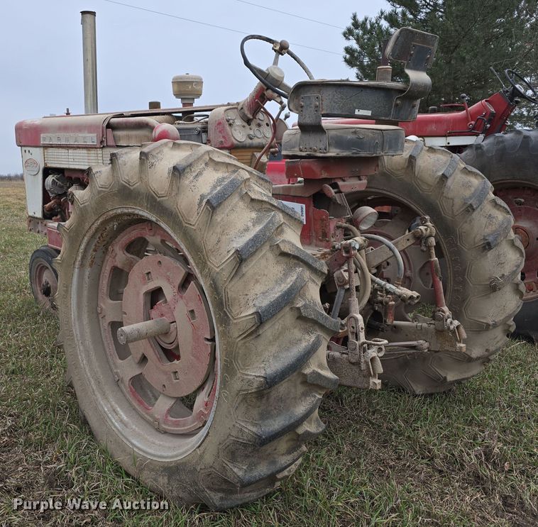 image for item DV0081 1960 International Harvester McCormick Farmall 460D tractor