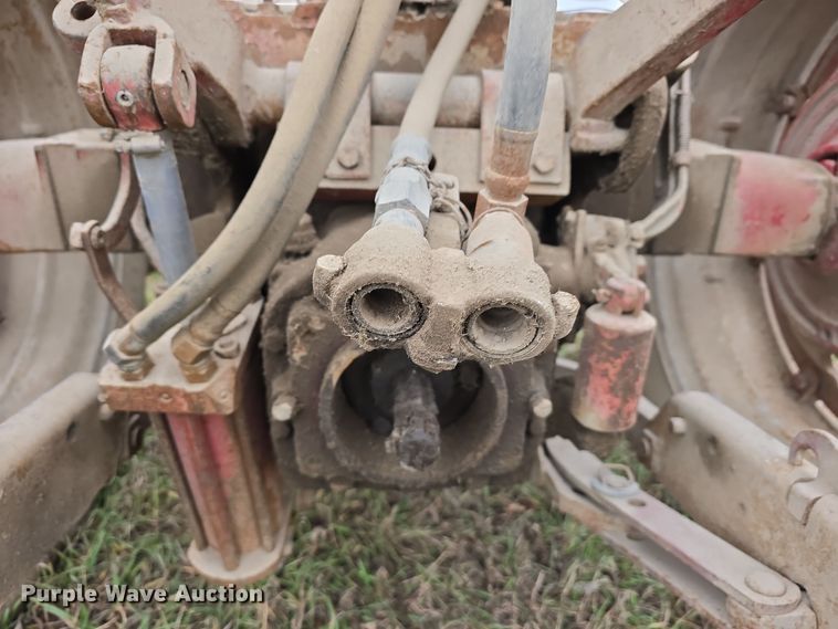 image for item DV0081 1960 International Harvester McCormick Farmall 460D tractor