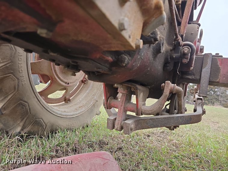 image for item DV0081 1960 International Harvester McCormick Farmall 460D tractor