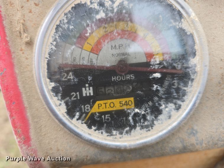 image for item DV0081 1960 International Harvester McCormick Farmall 460D tractor