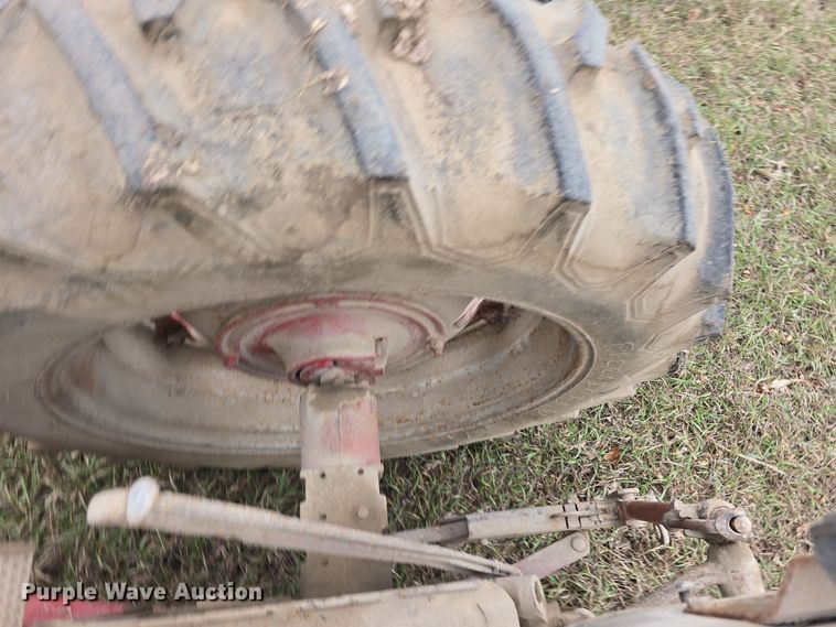 image for item DV0081 1960 International Harvester McCormick Farmall 460D tractor