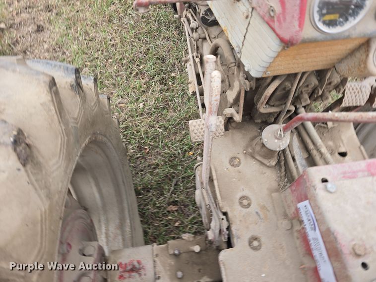 image for item DV0081 1960 International Harvester McCormick Farmall 460D tractor