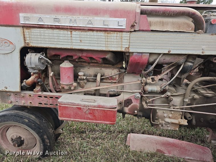 image for item DV0081 1960 International Harvester McCormick Farmall 460D tractor
